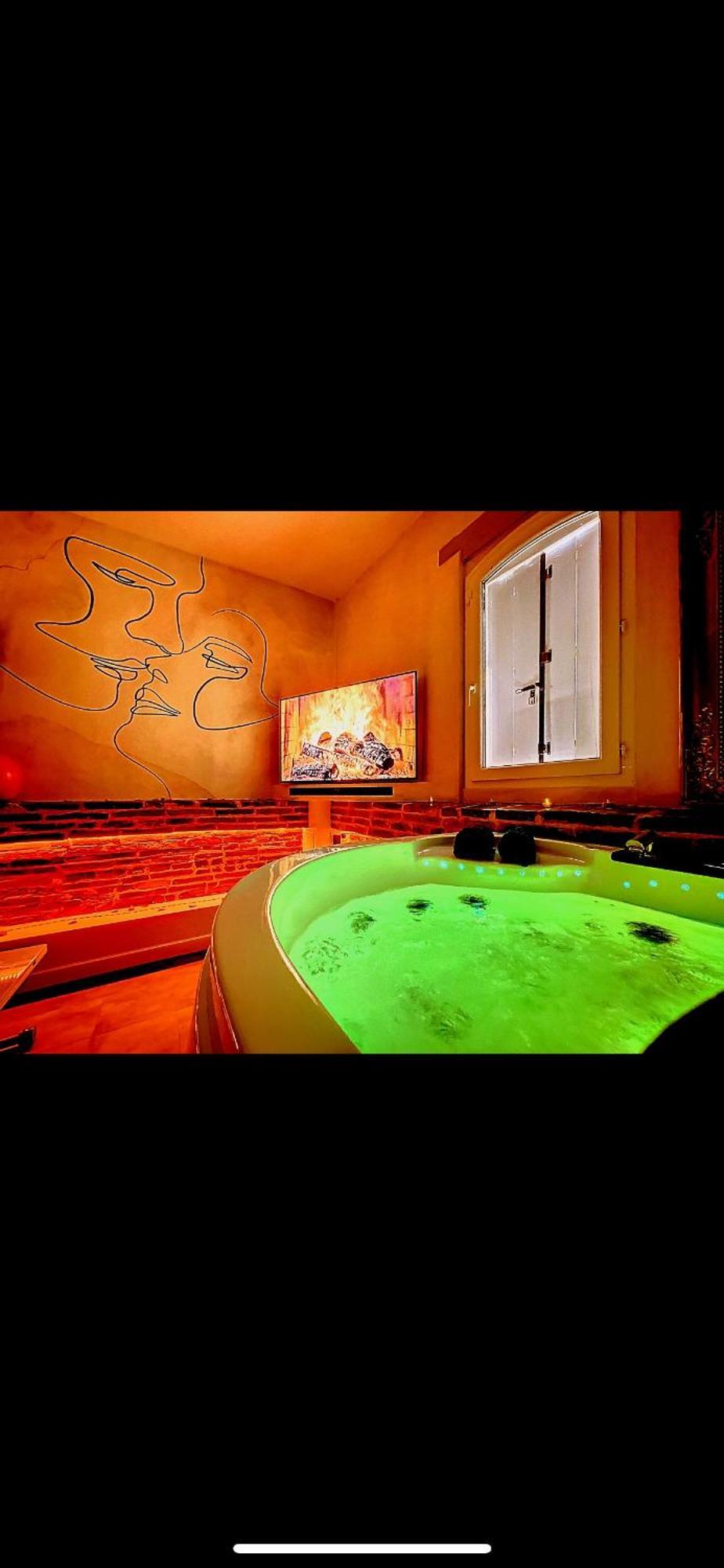 L'Antre Vue - Jacuzzi Au Chateau Belberaud Zewnętrze zdjęcie