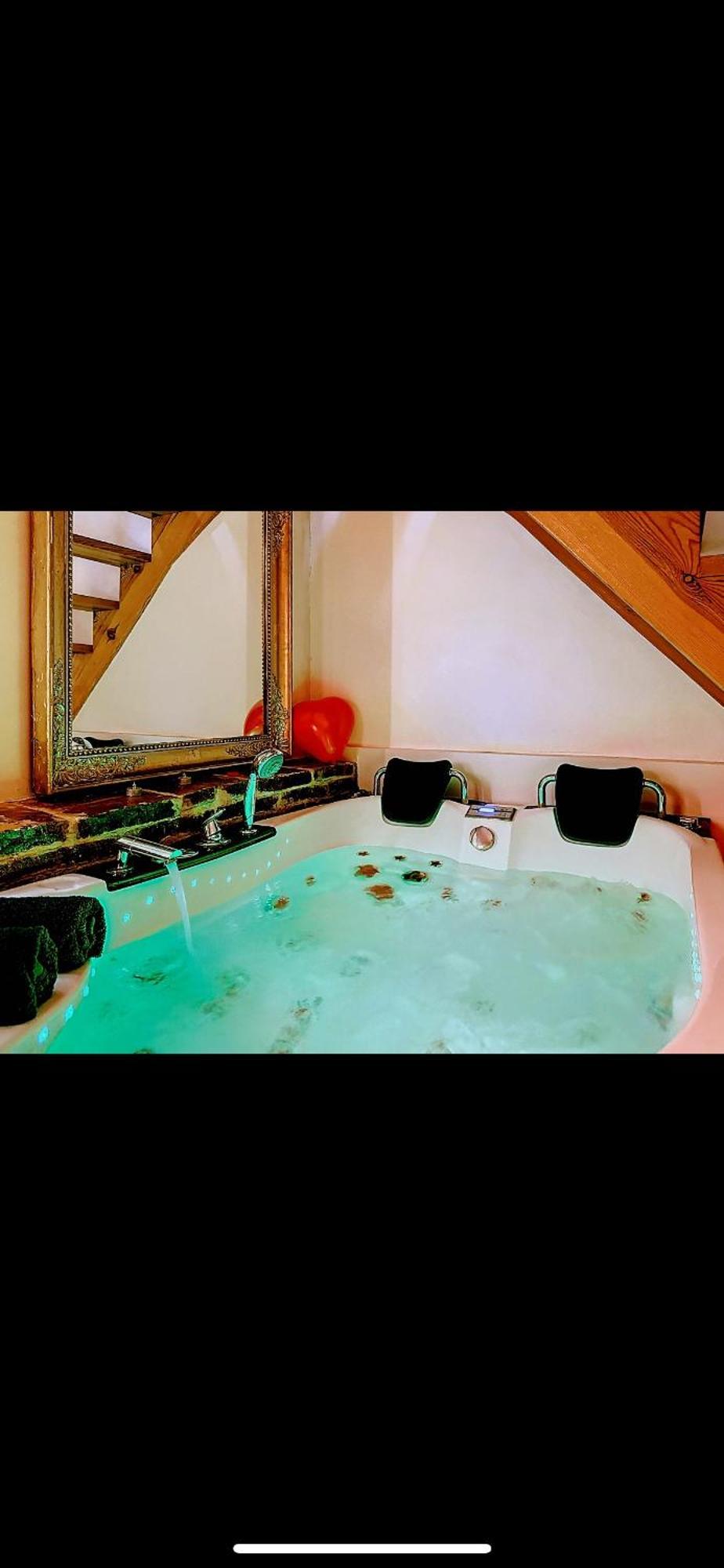 L'Antre Vue - Jacuzzi Au Chateau Belberaud Zewnętrze zdjęcie